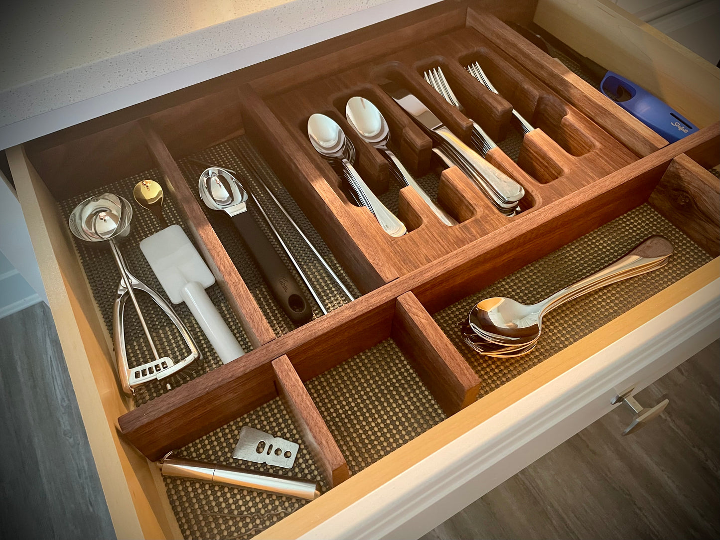 Drawer Grid with Cutlery Organizer - Walnut